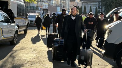 Посвяткували — і додому: паломники-хасиди їдуть з Умані Посвяткували — і додому: паломники-хасиди їдуть з Умані