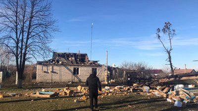 Внаслідок влучання безпілотника на Миколаївщині пошкоджено будинки та дитсадок Внаслідок влучання безпілотника на Миколаївщині пошкоджено будинки та дитсадок