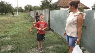 Фронт і тил: черкащанка виховує чотирьох дітей та допомагає чоловіку-воїну Фронт і тил: черкащанка виховує чотирьох дітей та допомагає чоловіку-воїну