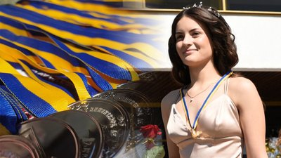 У Луцьку вітали медалістів: випускників яких шкіл найбільше серед відмінників