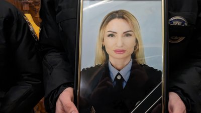 "Завжди виїжджала на обстріли". У Сумах прощались із загиблою поліціянткою Оксаною Новик