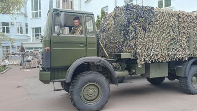 Вантажівки для десантників: за кошти громади Житомира придбали два автомобілі для ЗСУ Вантажівки для десантників: за кошти громади Житомира придбали два автомобілі для ЗСУ