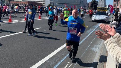 Ветеран на протезі біжить марафон Ветеран на протезі біжить марафон