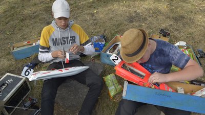 У Малині на Житомирщині влаштували перегони на радіокерованих моделях суден (ФОТО) У Малині на Житомирщині влаштували перегони на радіокерованих моделях суден (ФОТО)