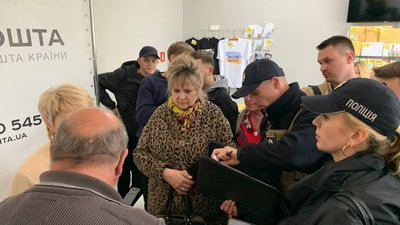 Не вистачило марок: у Тернополі викликали поліцію на поштове відділення Не вистачило марок: у Тернополі викликали поліцію на поштове відділення