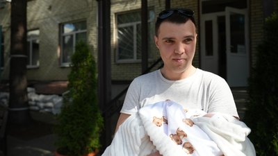 З сумського перинатального центру виписали найменшу дитину, що коли-небудь народжувалася на Сумщині З сумського перинатального центру виписали найменшу дитину, що коли-небудь народжувалася на Сумщині