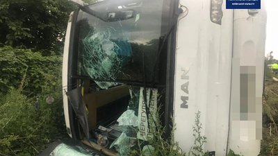 Потрійна ДТП на київській трасі: травмовані 9 пасажирів автобуса, що їхав до Чернігова