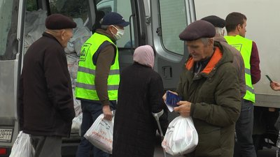 На Івано-Франківщині волонтери роздали переселенцям понад 11 тисяч продуктових наборів На Івано-Франківщині волонтери роздали переселенцям понад 11 тисяч продуктових наборів