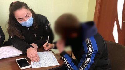 Принижував та залякував: у Херсоні 16-річний хлопець знущався над однокласником-сиротою