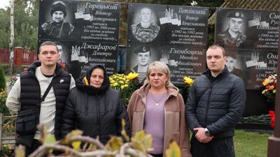 Пам'ятна дошка на честь Віктора Петлінського