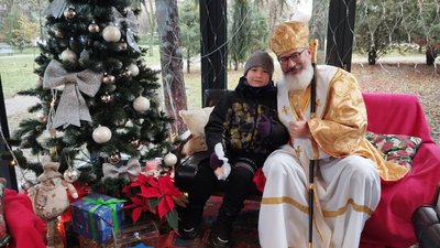 У Полтаві на Соборному майдані відкрили будинок святого Миколая У Полтаві на Соборному майдані відкрили будинок святого Миколая