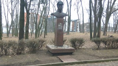 У Старому парку Тернополя пошкодили монументи радянських воїнів У Старому парку Тернополя пошкодили монументи радянських воїнів