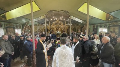 "Був справжнім": у Сумах поховали загиблого бійця Вадима Дроздова