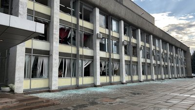 У Кременчуцькому палаці культури вибило близько 80 вікон після обстрілу 20 жовтня