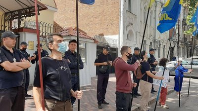 У Харкові пікетують консульство РФ