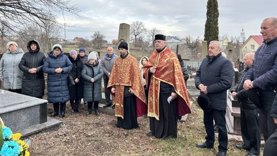 На могилі Левка Крупи у Великій Березовиці відправляють панахиду На могилі Левка Крупи у Великій Березовиці відправляють панахиду