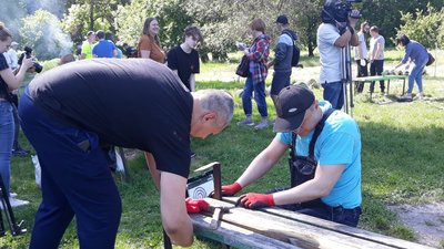 На знак подяки переселенці влаштували прибирання пляжу в Кропивницькому