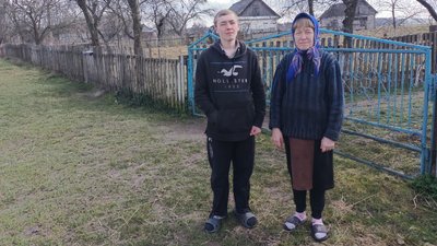 На Волині облаштовують лелечі гнізда на електроопорах