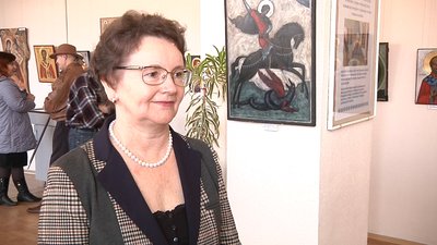 Ольга Дворна, кураторка виставки, старша наукова співробітниця Запорізького обласного художнього музею Ольга Дворна, кураторка виставки, старша наукова співробітниця Запорізького обласного художнього музею