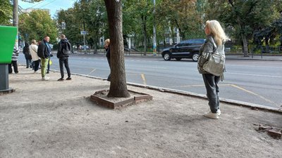 Демонтаж плитки на Великій Бердичівській у Житомирі: чому на її місці буде інша Демонтаж плитки на Великій Бердичівській у Житомирі: чому на її місці буде інша