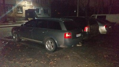 У Харкові на автомобіль почепили гранату У Харкові на автомобіль почепили гранату