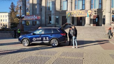 Авто для соціальних служб та обладнання для лікарні: благодійники допомогли тернополянам