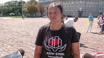 “Поверніть гарнізон Маріуполя живими!”: чернігівці вийшли на акцію протесту “Поверніть гарнізон Маріуполя живими!”: чернігівці вийшли на акцію протесту