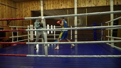 Виграв п'ять боїв: 13-річний боксер з Городні, що на Чернігівщині, став чемпіон України Виграв п'ять боїв: 13-річний боксер з Городні, що на Чернігівщині, став чемпіон України
