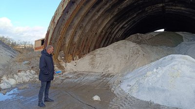 У Хмельницькому готуються до ожеледиці: заготували суміш, закупили снігоприбиральну техніку У Хмельницькому готуються до ожеледиці: заготували суміш, закупили снігоприбиральну техніку