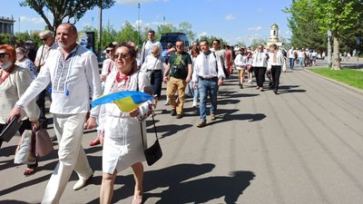 Миколаївці у вишиванках пройшли центром міста