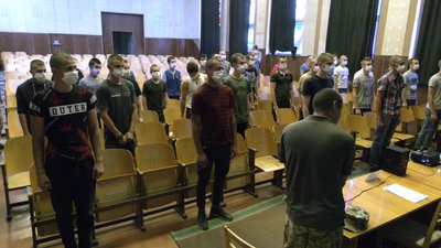 Черкаських призовників відправили до військових частин Черкаських призовників відправили до військових частин