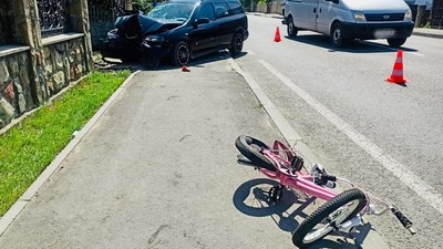 На Івано-Франківщині автомобіль збив 7-річну велосипедистку