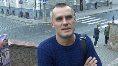 Пікет проти капремонтів: на сесію Луцькради не впустили протестувальників. Що відомо Пікет проти капремонтів: на сесію Луцькради не впустили протестувальників. Що відомо