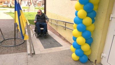 Куток для дитини та умови для людей з інвалідністю. У Лисці, що на Прикарпатті, відкрили "Дія-центр" Куток для дитини та умови для людей з інвалідністю. У Лисці, що на Прикарпатті, відкрили "Дія-центр"