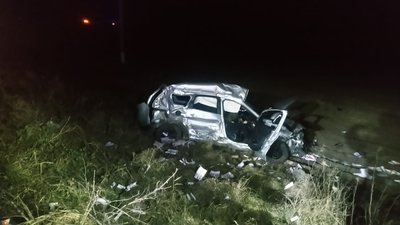 На Прикарпатті автомобіль зіткнувся з вантажівкою: загинув пасажир легковика