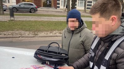 Переправляв через кордон псевдоволонтерів — правоохоронці затримали мешканця столиці