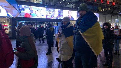 Нагадати світу, що Росія — країна-терорист. У центрі Стокгольма відбувся мітинг на підтримку України