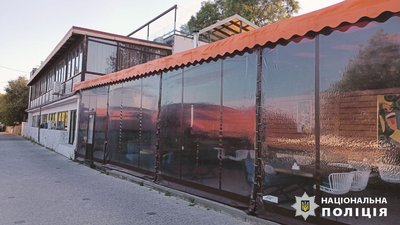 В Одесі підприємицю обвинувачують у захопленні землі на Ланжероні під терасу ресторану