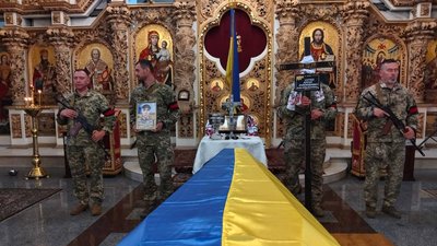 У Полтаві попрощалися із загиблим солдатом Артуром Цепком