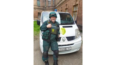 Як прикарпатець Володимир Молдавчук керує громадою з фронту та рятує українських військових на передовій