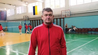 У Тренер волейбольної команди з Луцька У Тренер волейбольної команди з Луцька