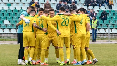 Футболісти МФК "Прикапаття" пожертвували гроші лікарням Івано-Франківська Футболісти МФК "Прикапаття" пожертвували гроші лікарням Івано-Франківська
