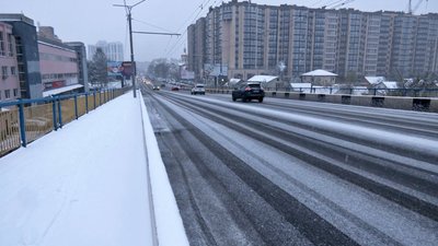 На автошляхах Луцька й Волині працює дорожня та снігоприбиральна техніка На автошляхах Луцька й Волині працює дорожня та снігоприбиральна техніка