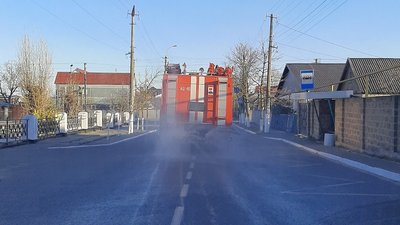 На Херсонщині за добу рятувальники продезінфікували 98 об'єктів та 60 км доріг На Херсонщині за добу рятувальники продезінфікували 98 об'єктів та 60 км доріг
