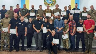 Парамедики зі США провели навчання для тернопільських поліцейських Парамедики зі США провели навчання для тернопільських поліцейських