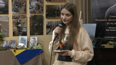 "Небесний фотограф": у місті на Волині відкрили виставку загиблого бійця Максима Бурди "Небесний фотограф": у місті на Волині відкрили виставку загиблого бійця Максима Бурди