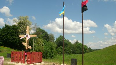 На Тернопільщині відкрили меморіальну дошку сотенному УПА На Тернопільщині відкрили меморіальну дошку сотенному УПА