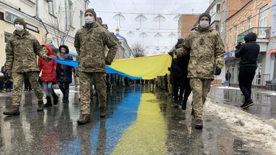 День Соборності: у Житомирі декілька сотень людей долучилися до святкування День Соборності: у Житомирі декілька сотень людей долучилися до святкування