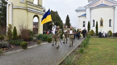 У Луцькій громаді попрощалися з загиблим військовослужбовцем Володимиром Олійником У Луцькій громаді попрощалися з загиблим військовослужбовцем Володимиром Олійником