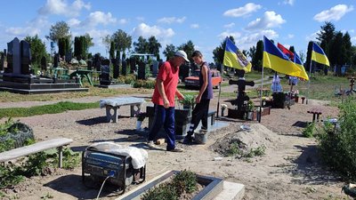 Запобіжний захід підозрюваному та відшкодування збитків: що відомо про понівечення 70 могил на Вінниччині Запобіжний захід підозрюваному та відшкодування збитків: що відомо про понівечення 70 могил на Вінниччині